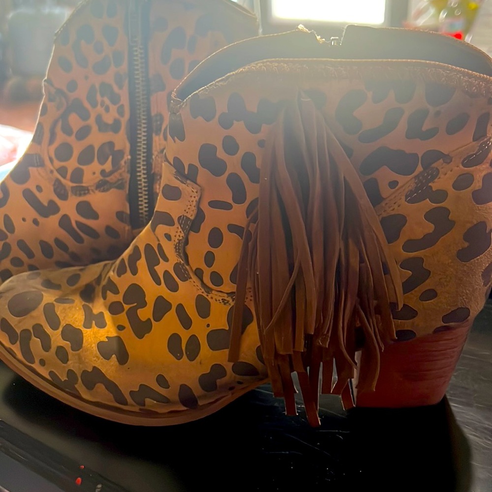 Corky boutique size 9 cheetah boots